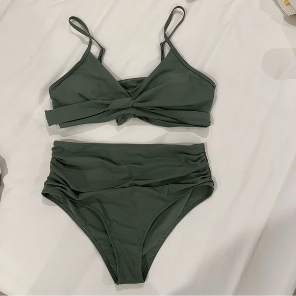 AMAZON Green Bikini Set - Picture 1 of 7